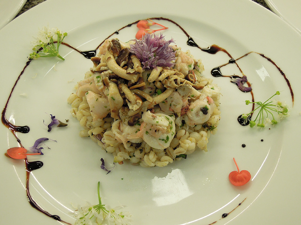 INSALATINA-DI-PIOVRA-CON-ORZO-PERLATO-PIOPPARELLI-CON-FIORI-DI-CAMPO_3_21