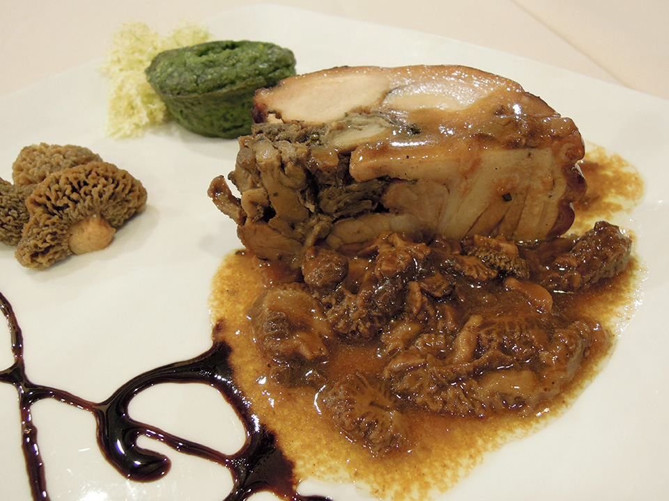 MAIALINO-BRIANZOLO-CON-SPUGNOLE-E-PRUGNOLI-E-TORTINO-DI-SILENE-E-BORRAGGINE